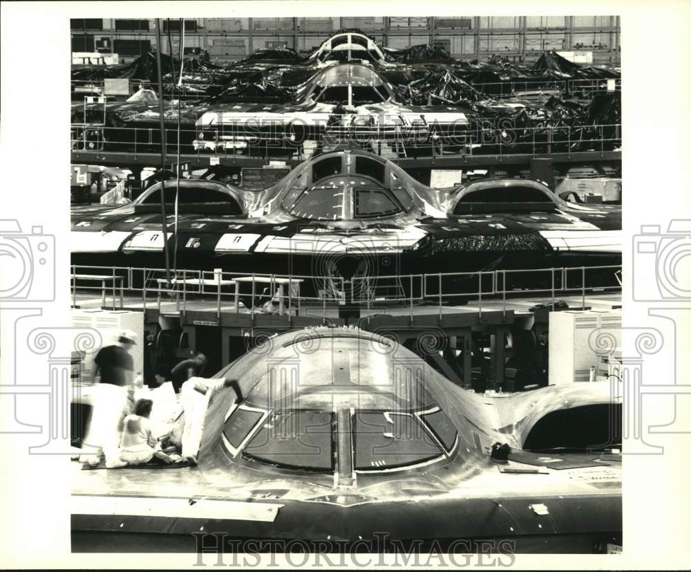 1991 Press Photo Northrop B-2 Stealth Bombers at Assembly Plant in California