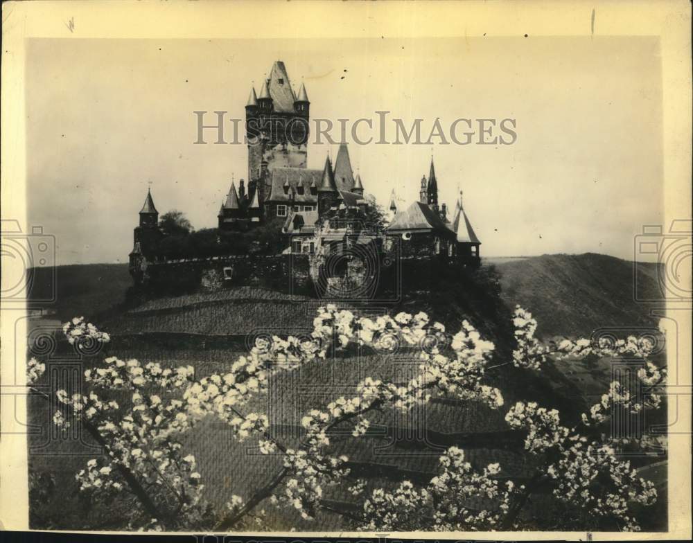 1935 Press Photo Cochem Castle and Fields in Mosel, German - tux13200