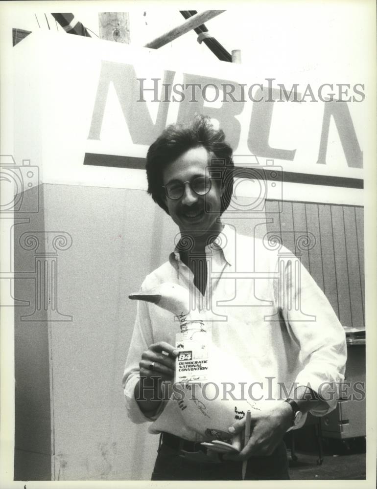1984 Press Photo Journalist-Andy Franklin, NBC News will take Duck to Convention - Historic Images
