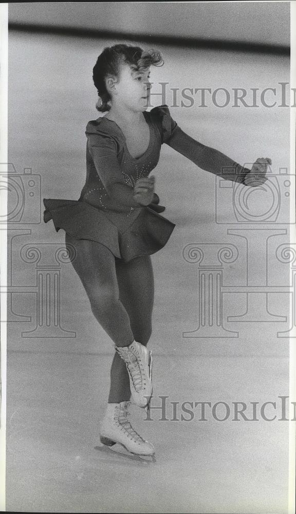 1990 Press Photo Figure skater, Aleson Gregoire, competes at Skate in the Park - Historic Images