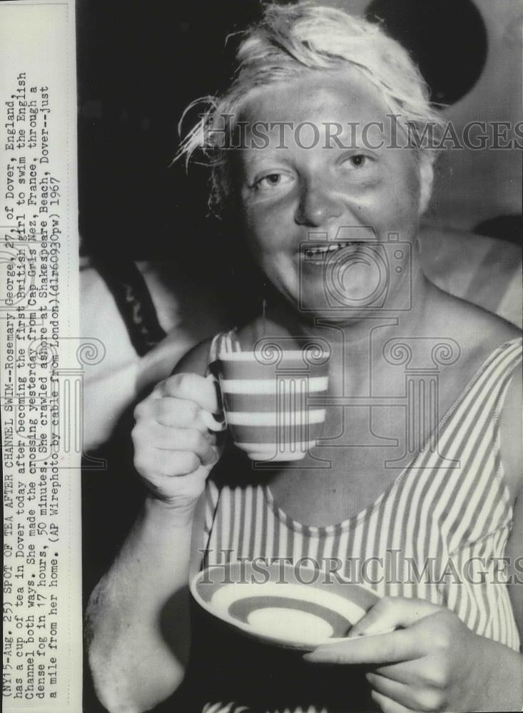 1967 Press Photo English swimmer Rosemary George swims the English Channel - Historic Images