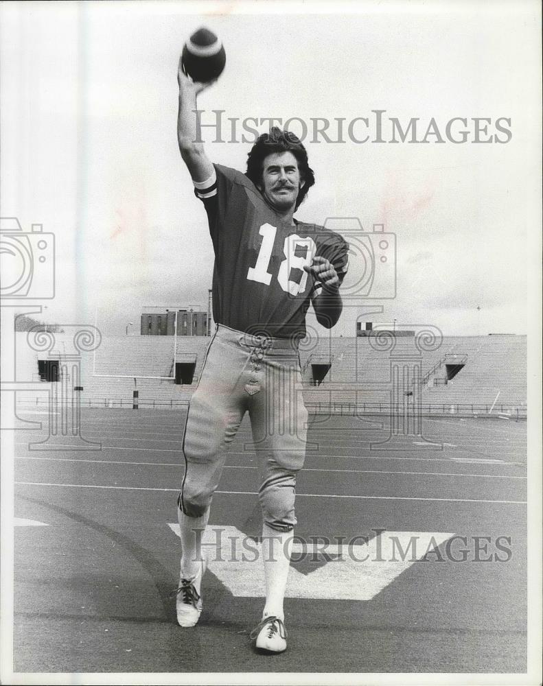 1975 Press Photo Washington State football player, John Hopkins - sps06759 - Historic Images