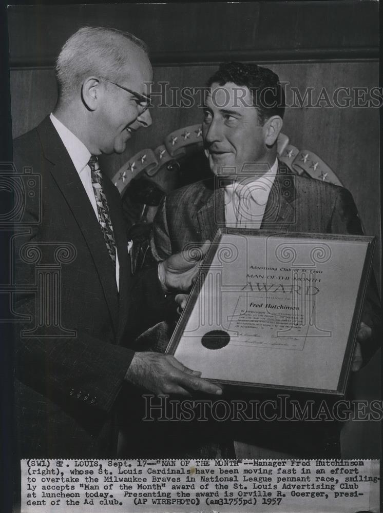 1957 Press Photo Orville R. Goerger presents award to baseball&#39;s Fred Hutchinson - Historic Images