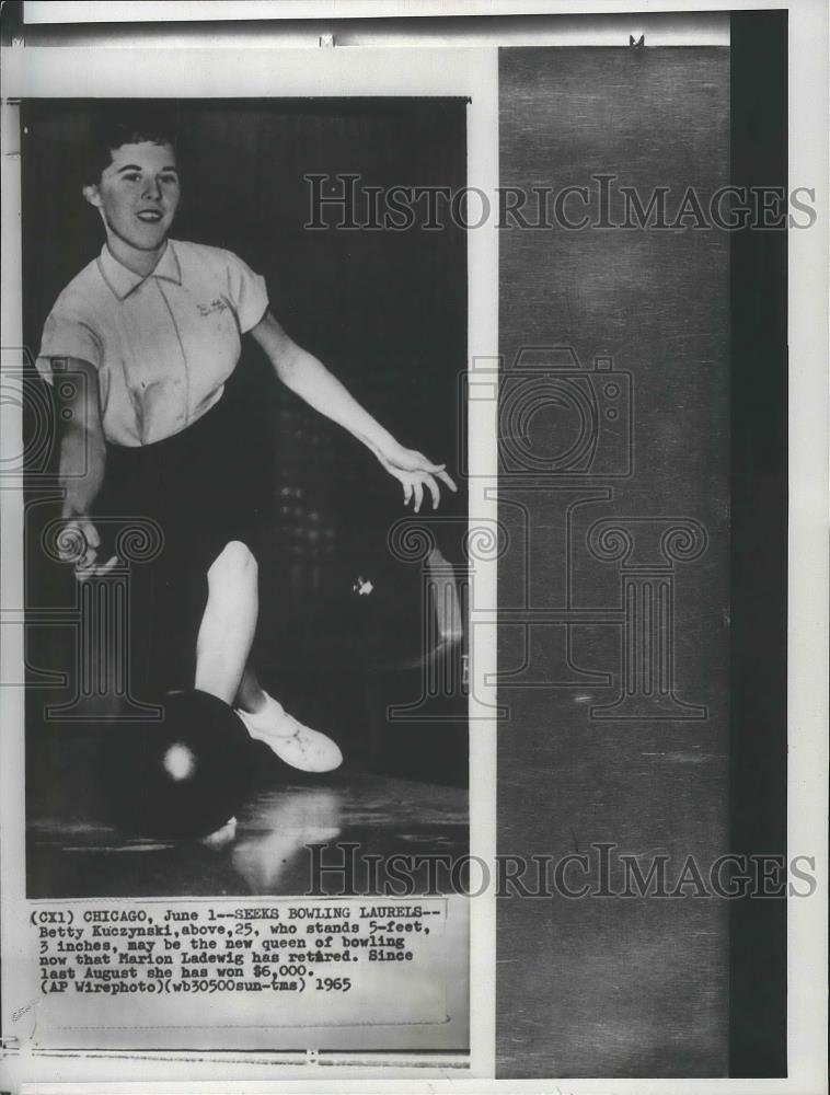 1965 Press Photo Betty Kuczynski, may be the new queen of bowling - sps06844 - Historic Images