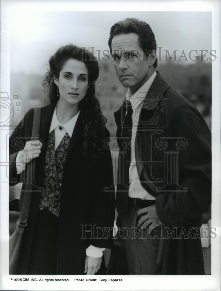 1995 Press Photo Gregory Harrison and Melina Kanakaredes in New York News. - Historic Images