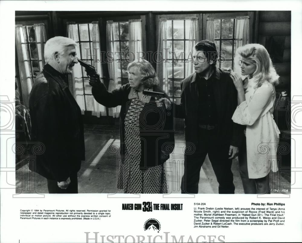 1994 Press Photo Leslie Nielsen and Anna Nicole Smith in Naked Gun 33 1/3. - Historic Images