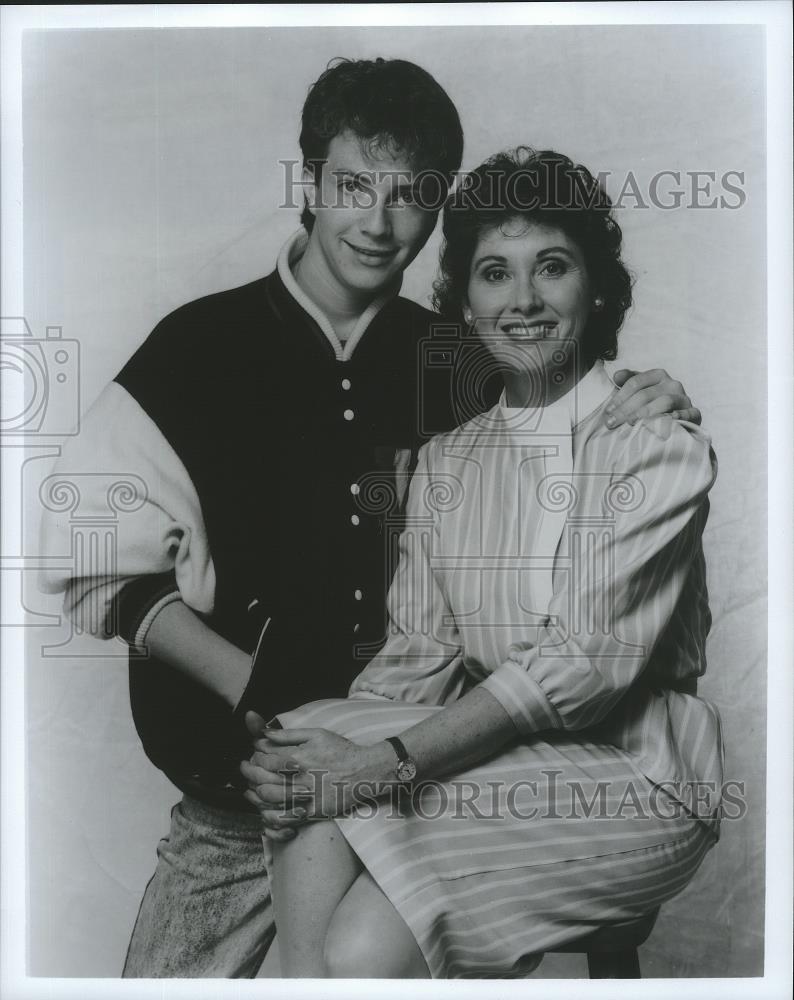 1987 Press Photo Cast of "The New Adventures of Beans Baxter" with Jon