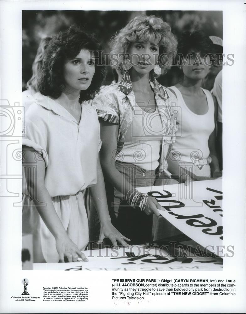 1986 Press Photo Caryn Richman, Jill Jacobson in &quot;The New Gidget&quot; TV Series - Historic Images
