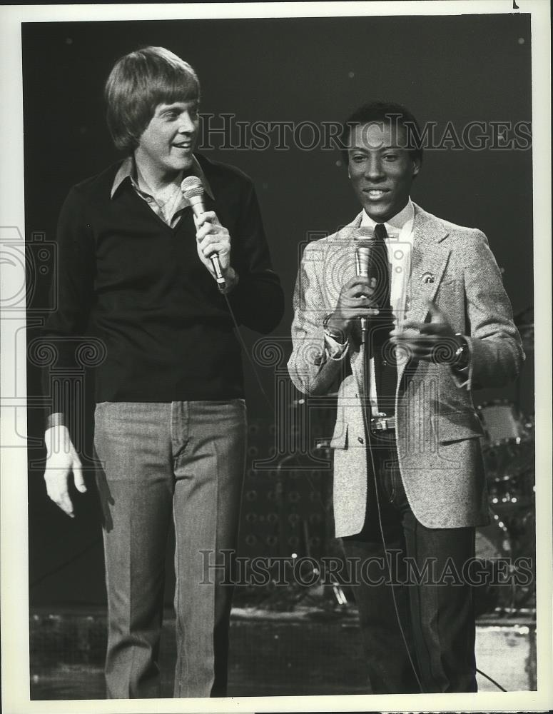 1981 Press Photo Skip Stephenson and Byron Allen on The Midnight Special, on NBC - Historic Images