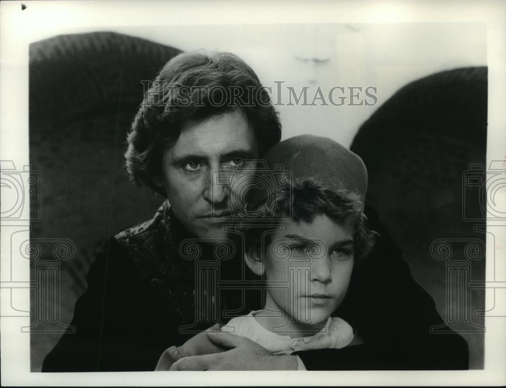 1985 Press Photo Gabriel Byrne and Kasimir Berger in Christopher Columbus. - Historic Images