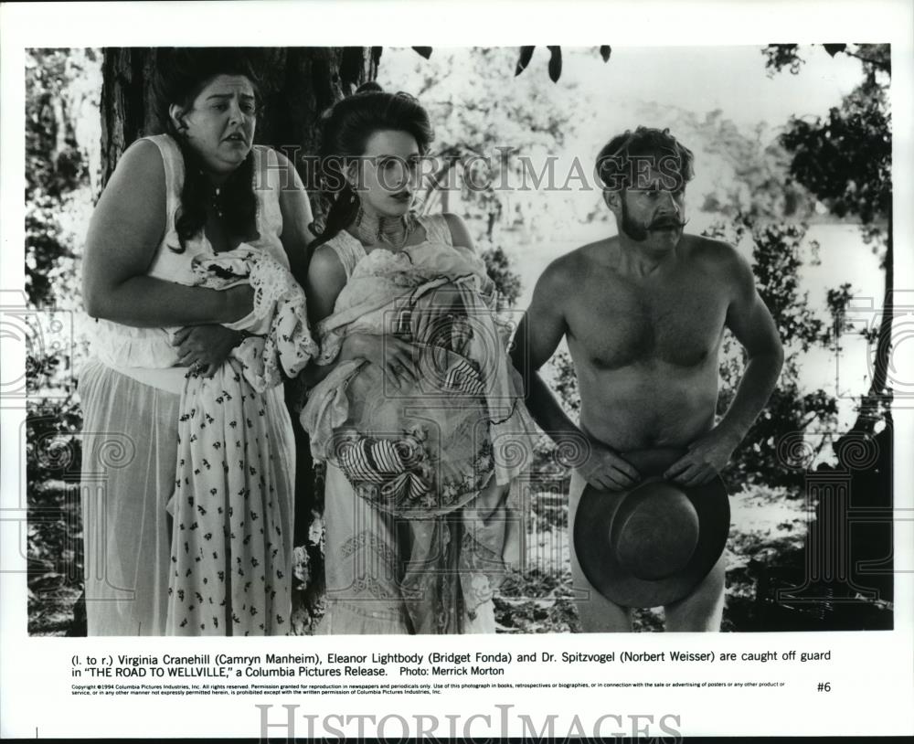 1994 Press Photo Bridget Fonda and Norbert Weiser in The Road to Wellville. - Historic Images