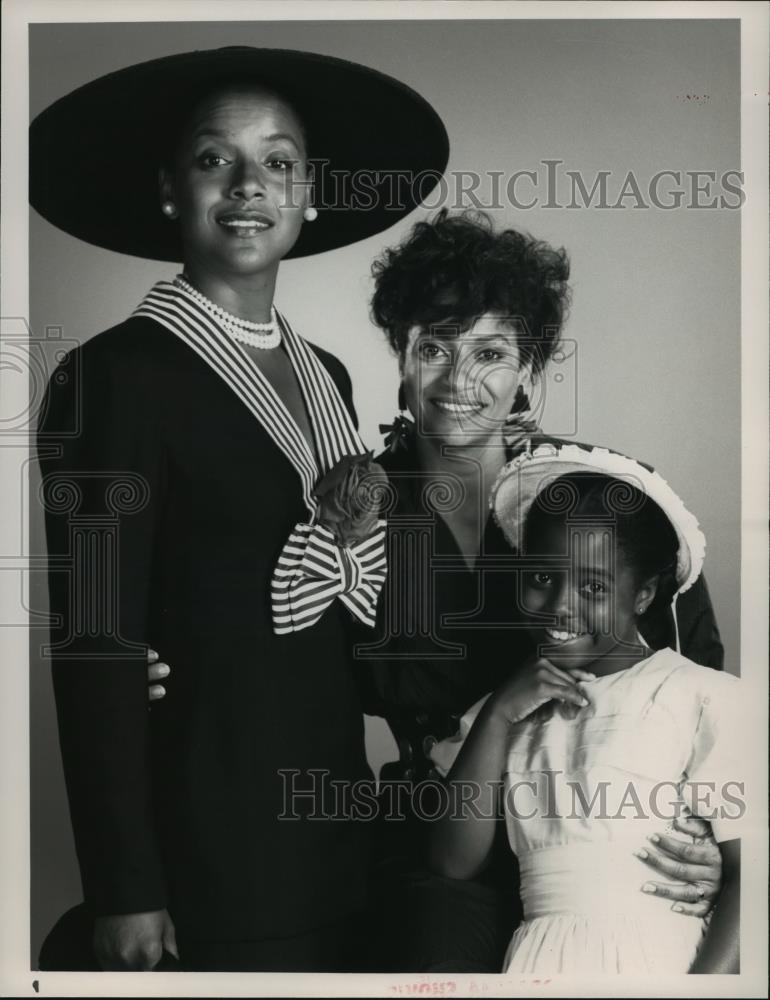 1989 Press Photo Keshia Knight Pulliam and Debbie Allen in Polly, on NBC. - Historic Images