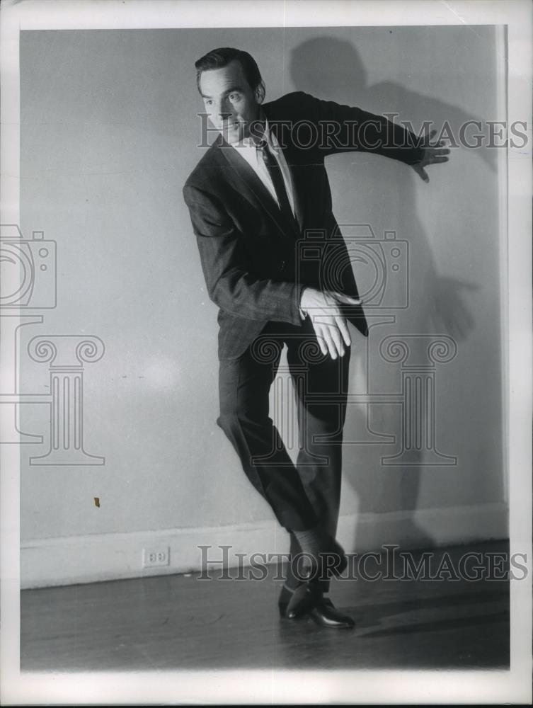 1962 Press Photo Dennis Weaver as featured on The Garry Moore Show. - spp14934 - Historic Images