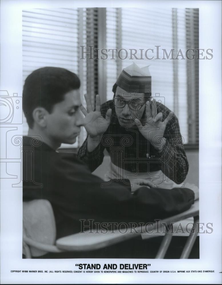 1989 Press Photo Edward James Olmos in a scene from Stand and Deliver. - Historic Images
