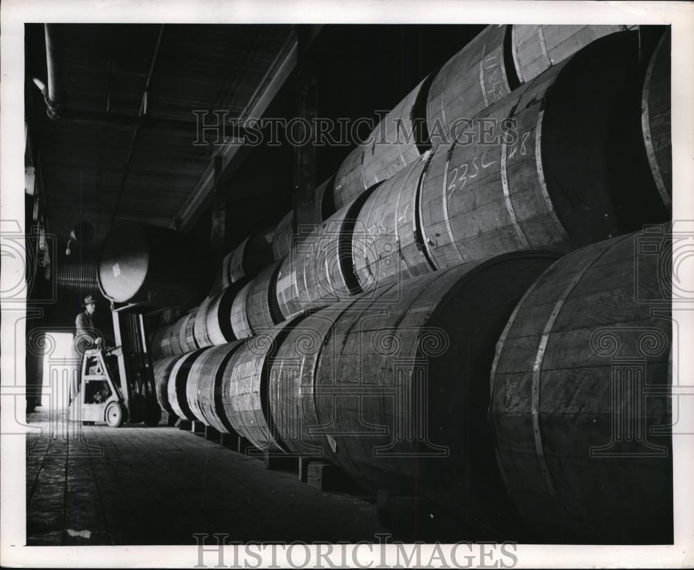 1948 Press Photo New York Tobacco in warehouse for curing NYC  - neny23424 - Historic Images