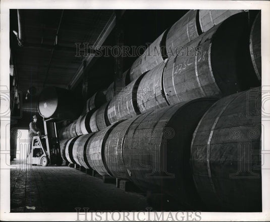 1948 Press Photo New York Tobacco in warehouse for curing NYC  - neny23424 - Historic Images