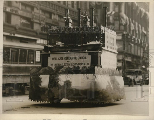 1926 Press Photo New York Old Broadway & parade floats in NYC - neny23434 - Historic Images