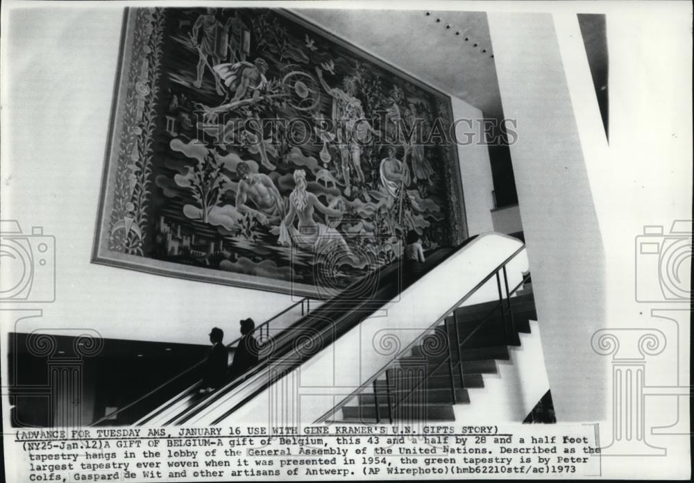 1943 Press Photo New York Art gift from Belgium at UN General  Assembly NYC - Historic Images