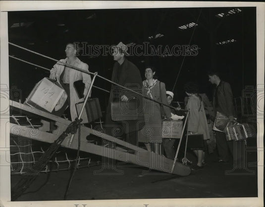 1948 Press Photo New York Soviet Liner Rossia Sails without Longshoremen NYC - Historic Images