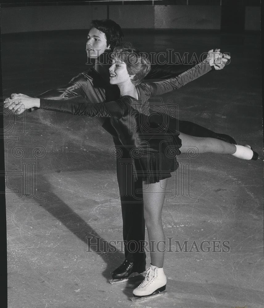 1984 Press Photo Spokane figure skating duo, Cara and Craig Gill - sps06901 - Historic Images