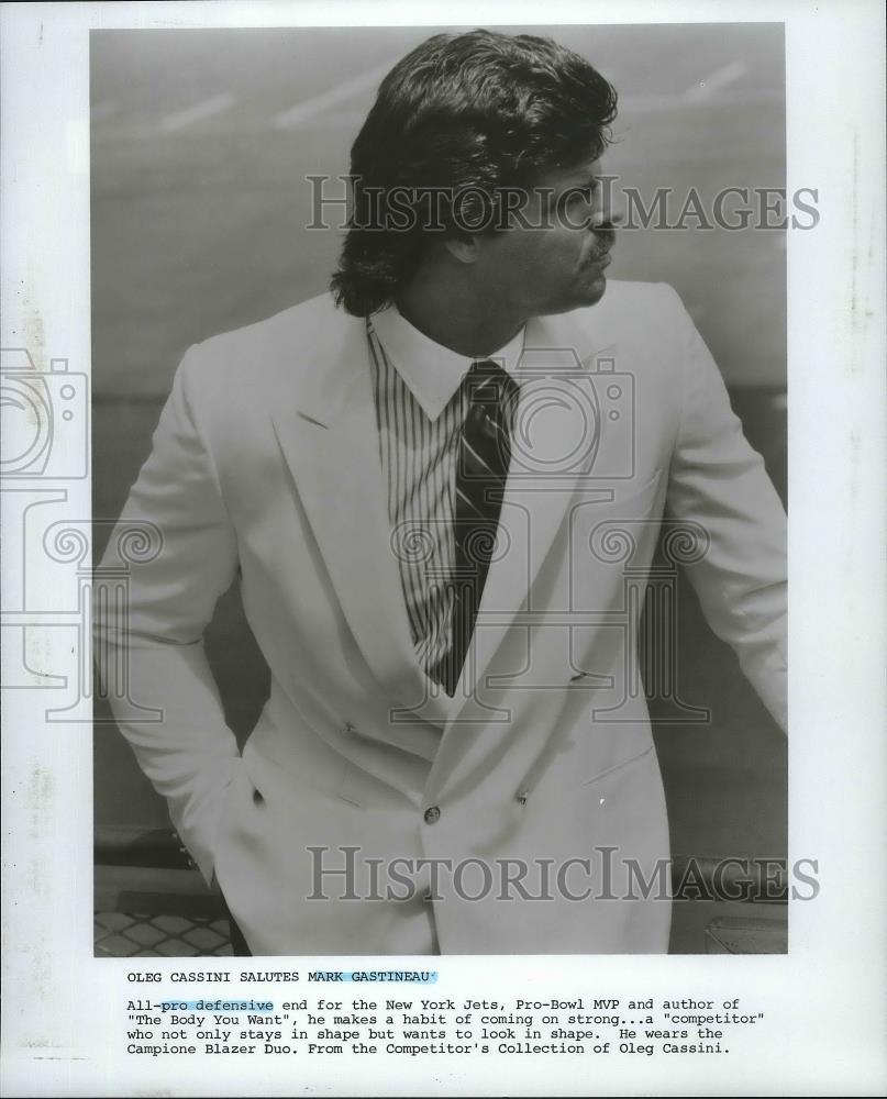 1986 Press Photo New York Jets football player, Mark Gastineau, in Oleg Cassini - Historic Images