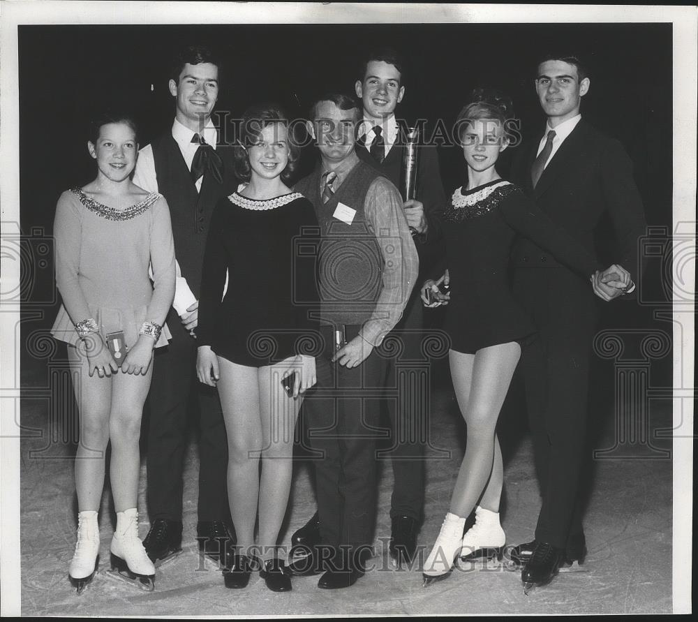 1969 Press Photo Champion Figure Skaters for the Northwestpose together - Historic Images