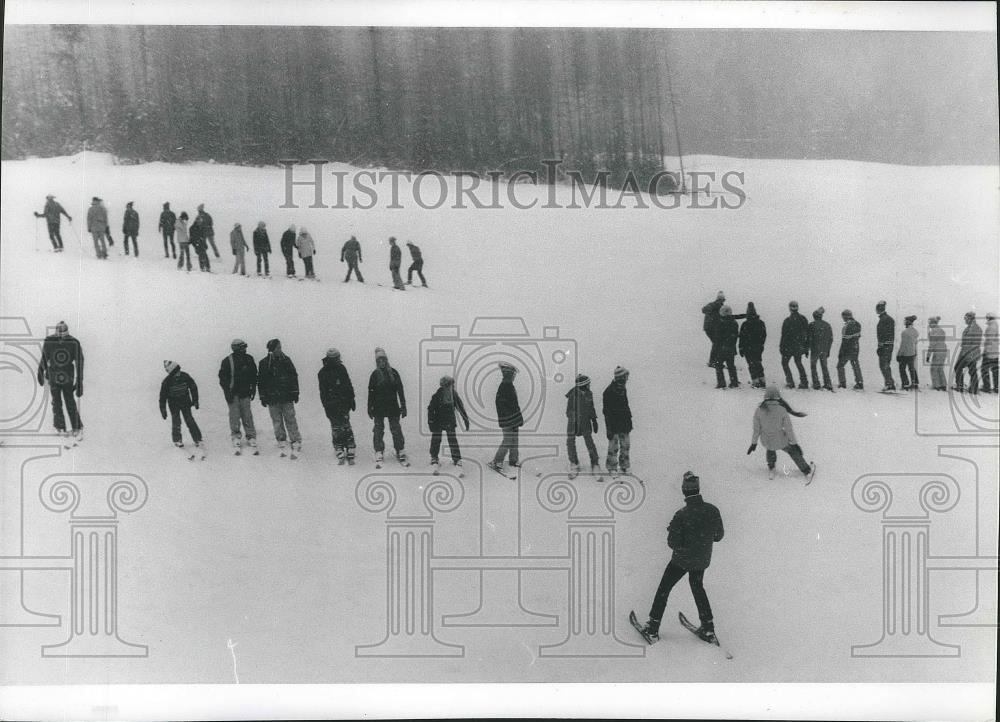 1974 Press Photo Skiing classes at 49 Degrees North - sps07209 - Historic Images