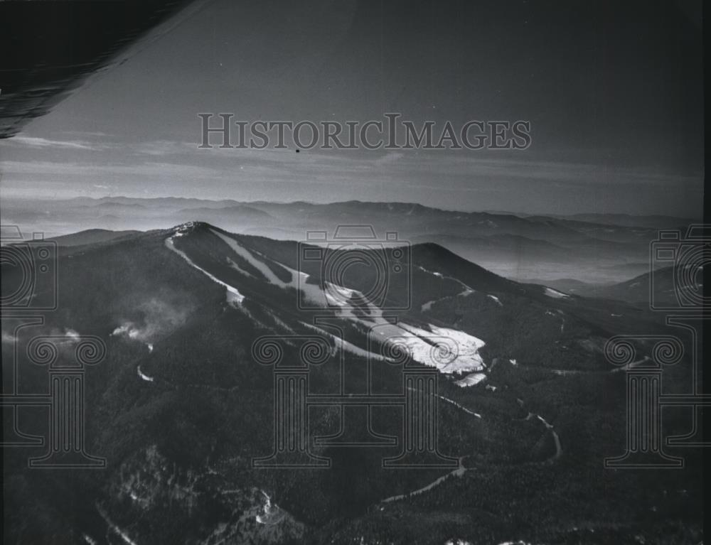 1974 Press Photo View of 49 Degrees North during 1st snow of Fall - sps07211 - Historic Images