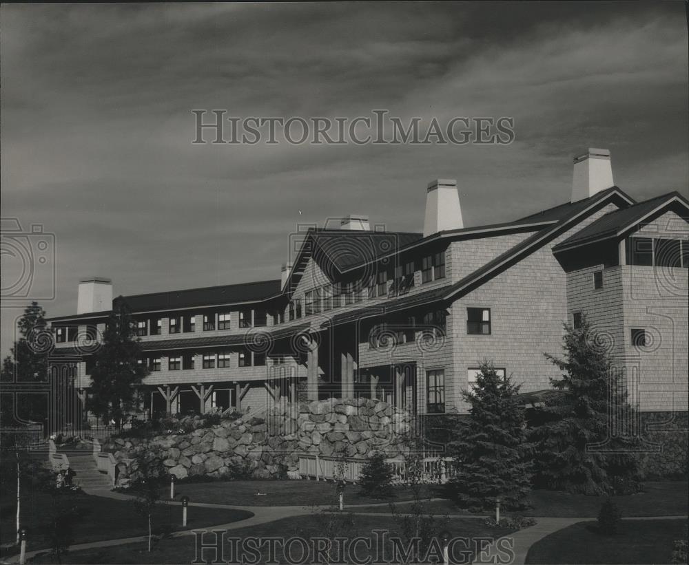 1992 Press Photo The Sun Mountain Lodge ski resort in Winthrop, Washington - Historic Images