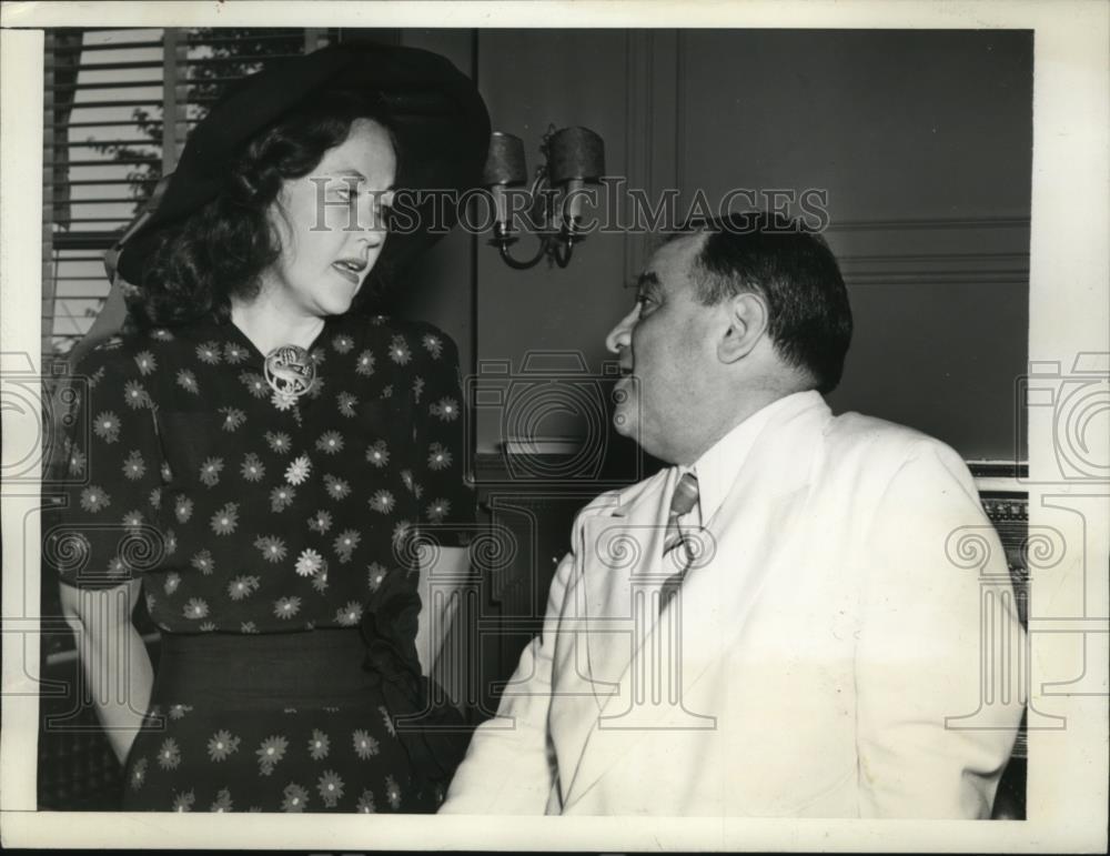 1941 Press Photo Washington DC Lucy Monroe talks with Mayor LaGuardia NYC - Historic Images