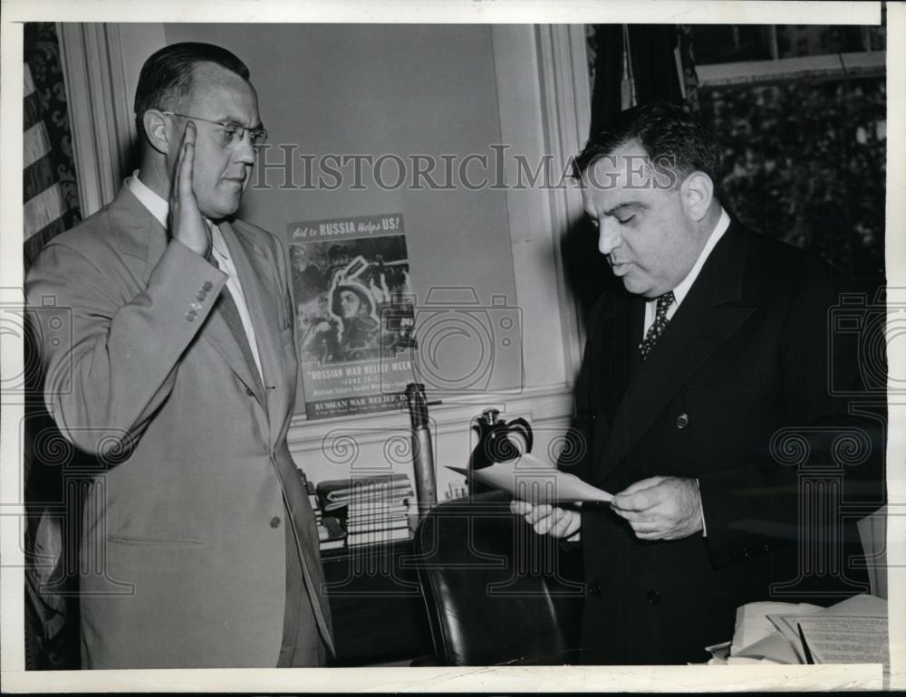 1942 Press Photo MAYOR SWEARS IN NEW HEALTH CHIEF NYC - neny24502 - Historic Images