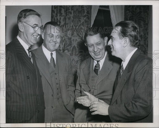 1945 Press Photo New York New York Mayor William O'Dwyer at meeting in NYC - Historic Images