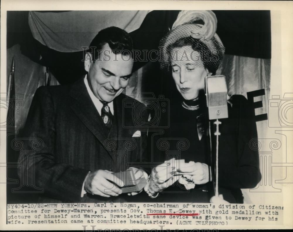 1948 Press Photo New York Mrs Carl T Hogan & Gov Thomas Dewey NYC - neny24633 - Historic Images