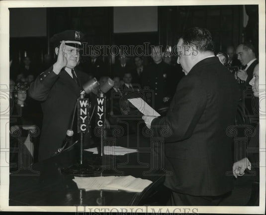 1942 Press Photo NEW YORK MAYOR APPOINTS NEW OFFICIALS AT CITY HALL NYC - Historic Images