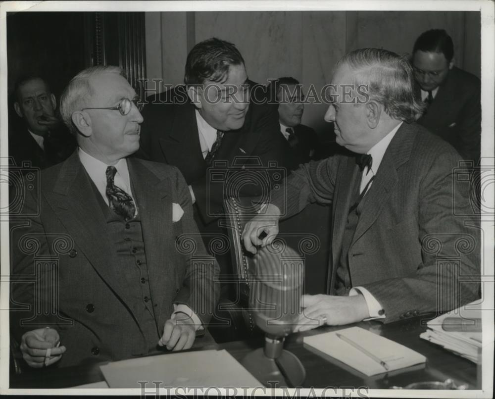 1943 Press Photo  New York Mayor Fiorello La Guadia witnessed at Flynn Hearing - Historic Images