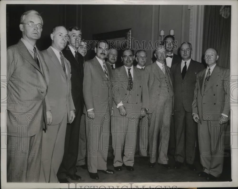 1944 Press Photo NEW YORK MASSACHUSETTS DELEGATES VISIT DEWEY NYC - neny25577 - Historic Images