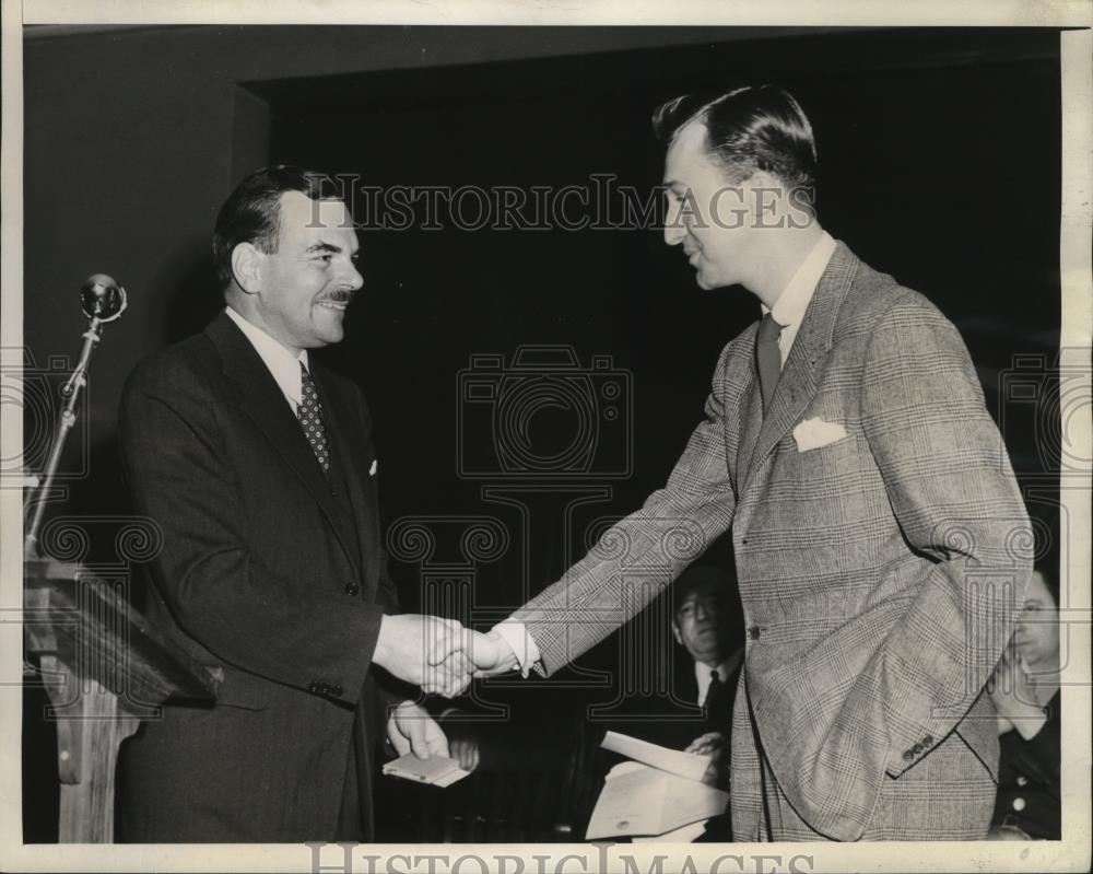1944 Press Photo New York Gov.Thomas E.Dewey and Artist Frank Lavaty NYC. - Historic Images