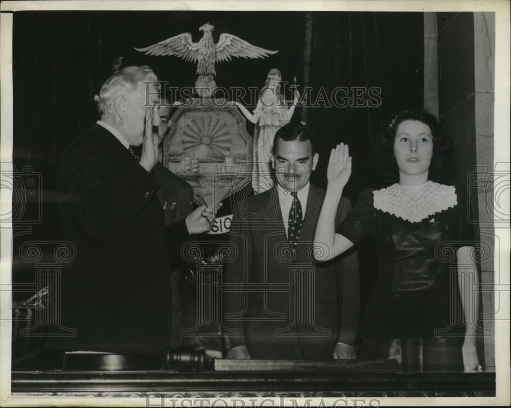 1943 Press Photo New York Ruth Halllo take oat as Governor of The Girls State. - Historic Images