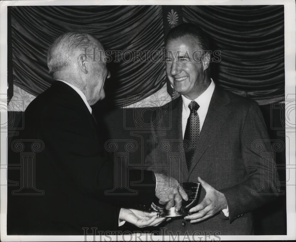 1972 Press Photo New York Vice Pres.Spiro Agnew honored as National Father NYC - Historic Images