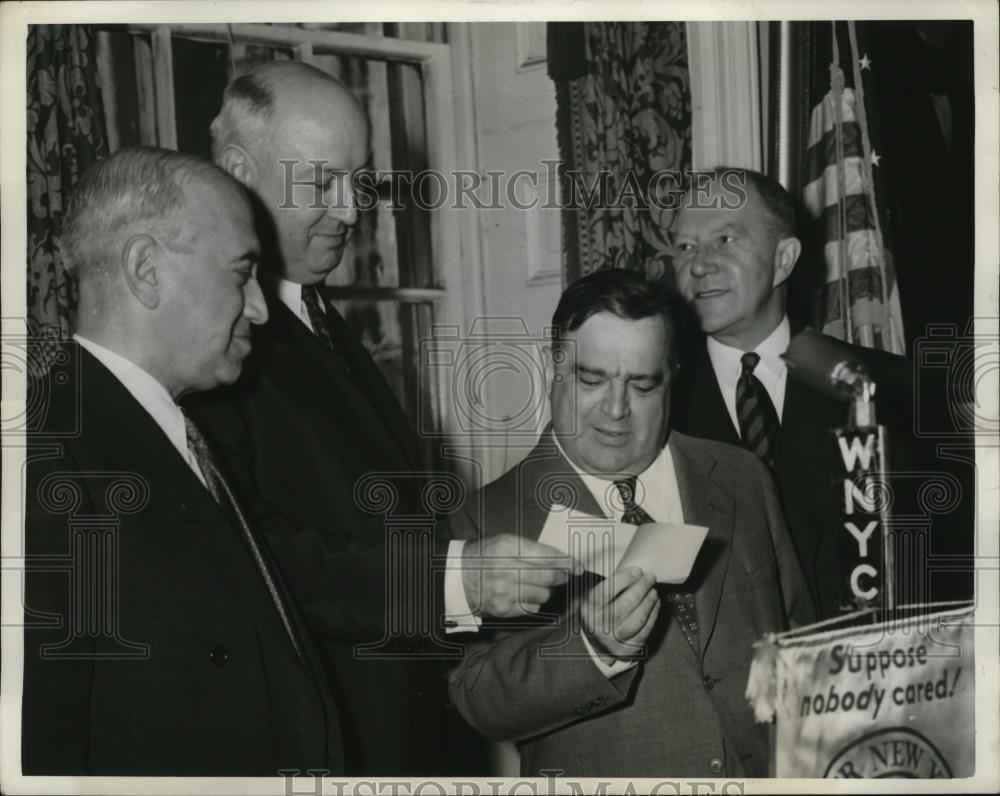 1941 Press Photo New York Mayor LaGuardia Presents Check to Greater NY Fund NYC - Historic Images