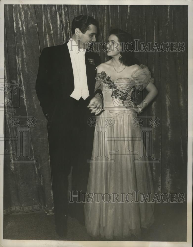 1940 Press Photo New York Josephine Johnson, Phillip Reed at Cinderella Ball NYC - Historic Images