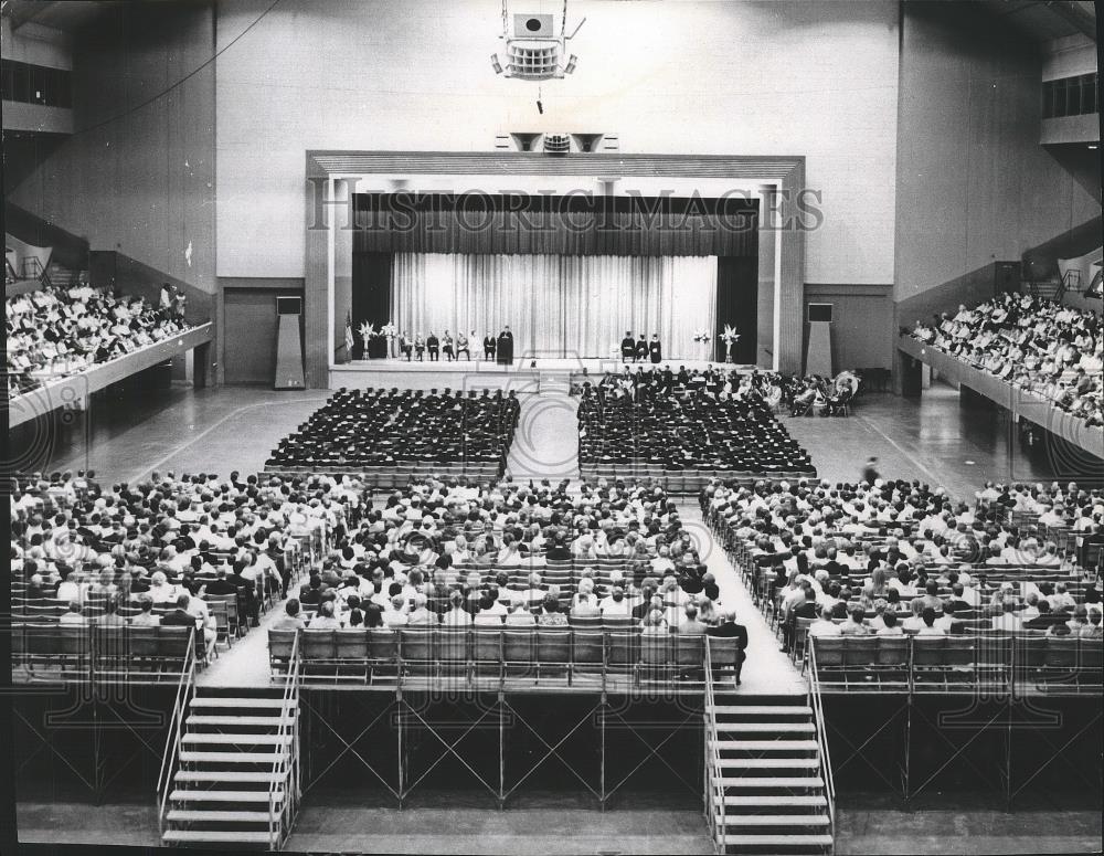 1969 Press Photo A general view of graduation rites being held indoors - Historic Images