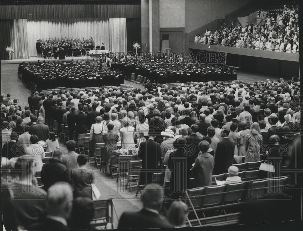 1968 Press Photo A crowd fills up Rogers graduation rites at the Coliseum - Historic Images