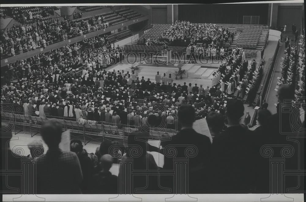 1968 Press Photo Participants of the Christian Unity Service at the Coliseum - Historic Images