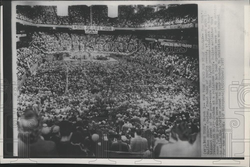 1955 Press Photo Billy Graham draws crowd at New York&#39;s Madison Square Garden - Historic Images