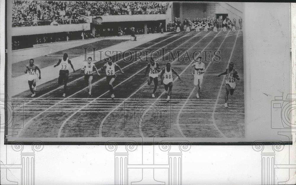 1964 Press Photo Athletes in a spriny at the Olympics - sps07728 - Historic Images