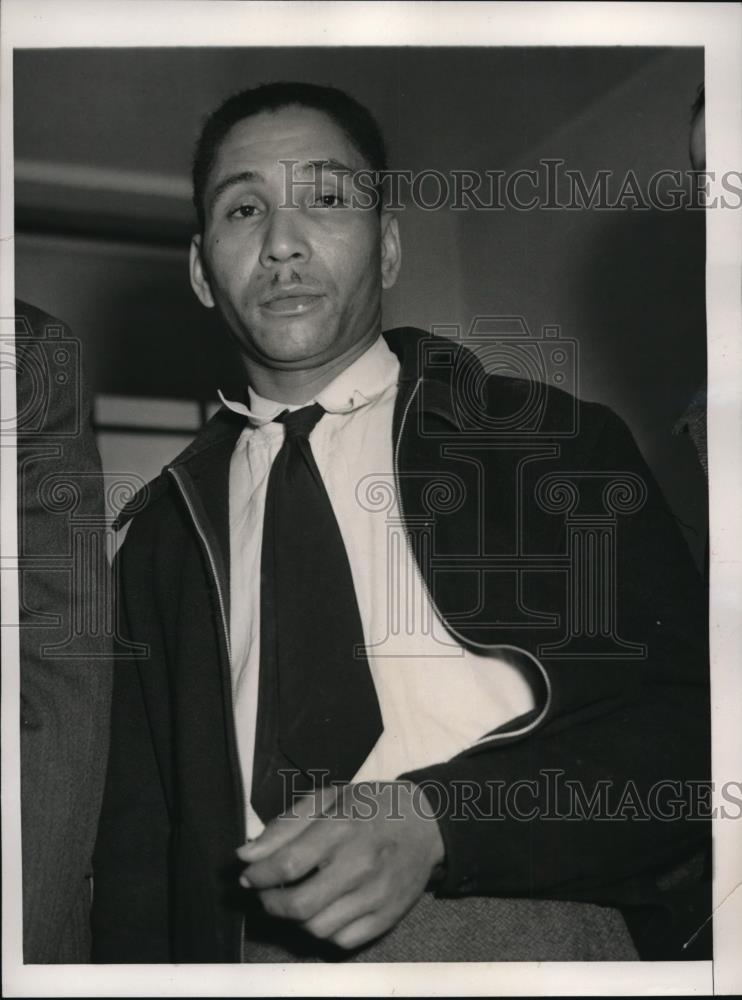 1940 Press Photo Chauffeur Questioned by Police ad G-Men in Conn Police Station - Historic Images