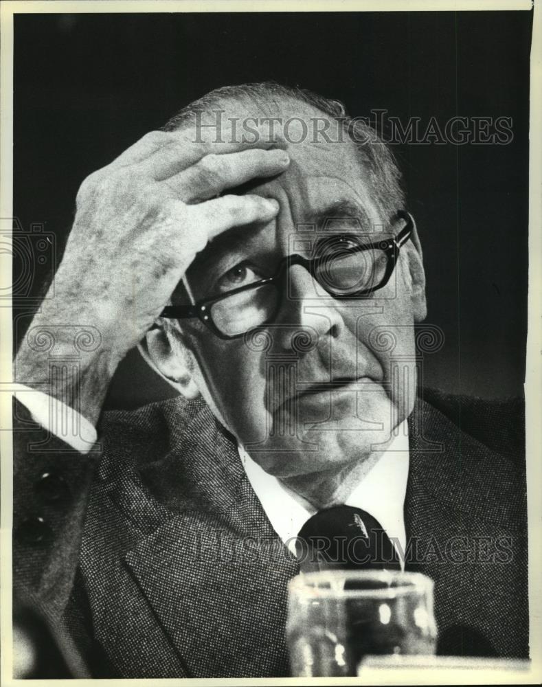 1979 Press Photo Navy Secretary W. Graham Clayton with Joint Economic Committee - Historic Images