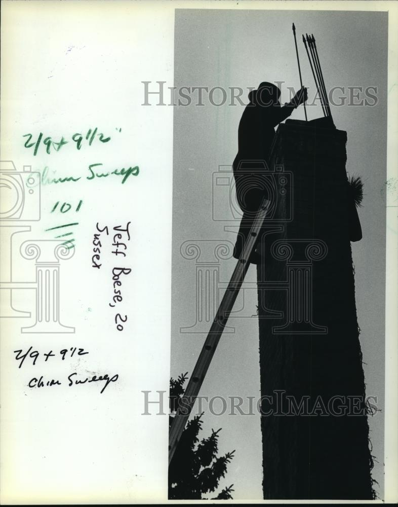 1981 Press Photo Jeff Boese, atop a roof, Sussex chimney sweep - mja80699 - Historic Images