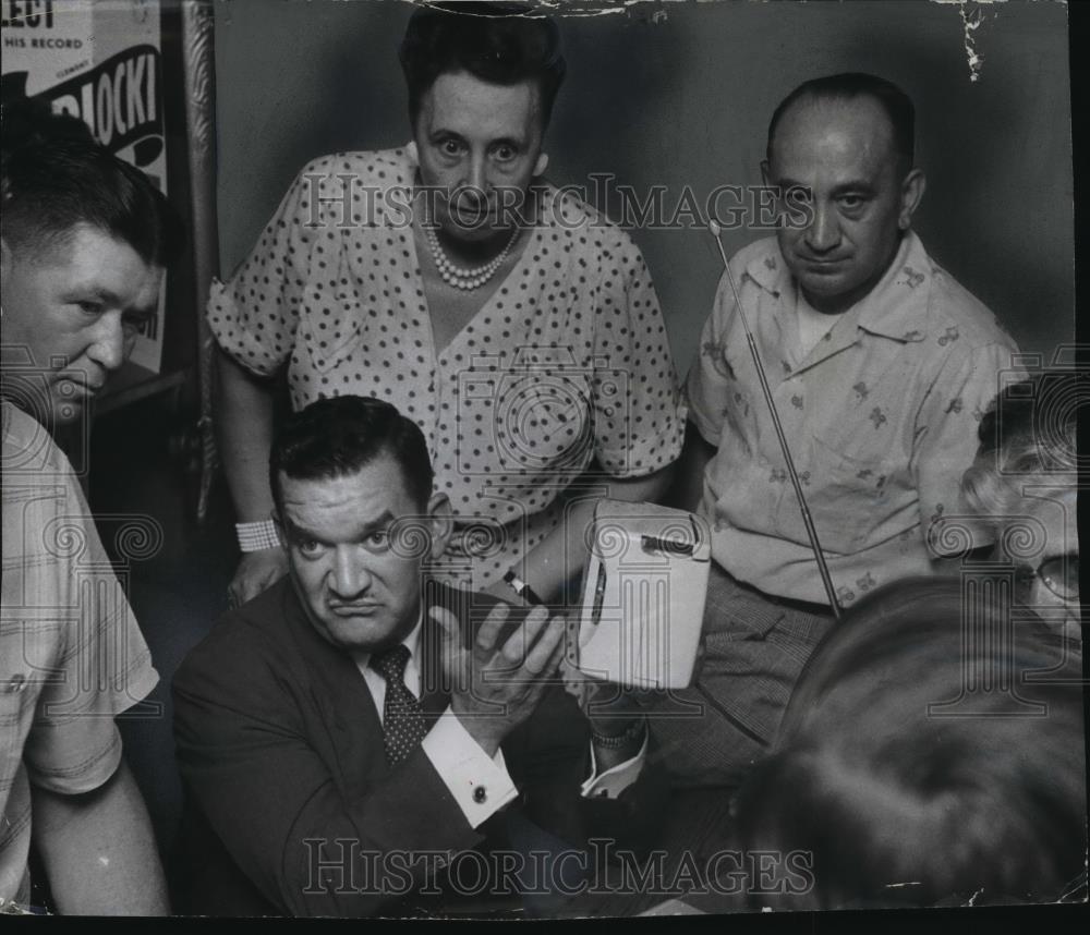 Press Photo Clement J. Zablocki Hearing Wisconsin Senatorial Election Returns - Historic Images